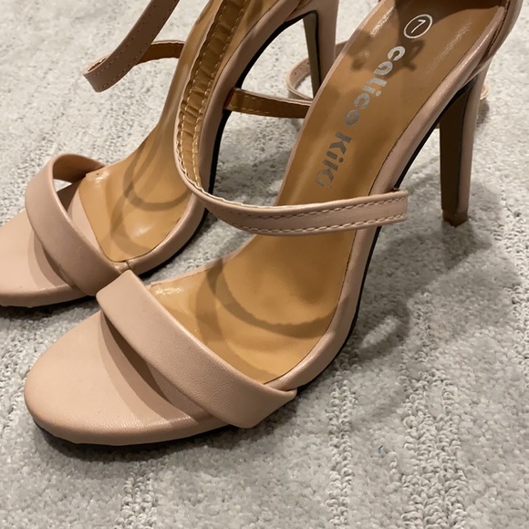 High heals - Picture 3 of 3